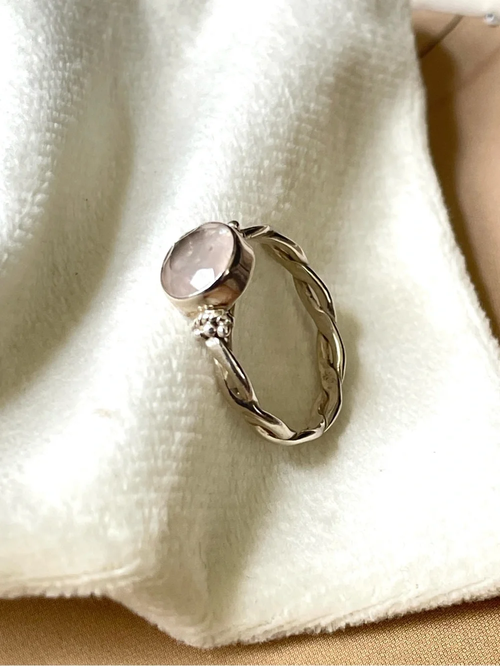 Beautiful 925 Sterling silver natural rose quartz ring US: 7